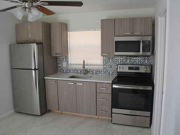 5th image of 1558 32nd Ave APT B