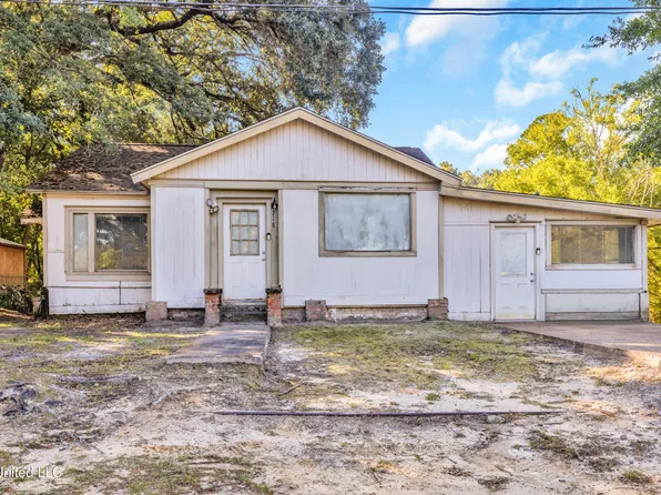 718 Signal St, Ocean Springs, MS 39564
