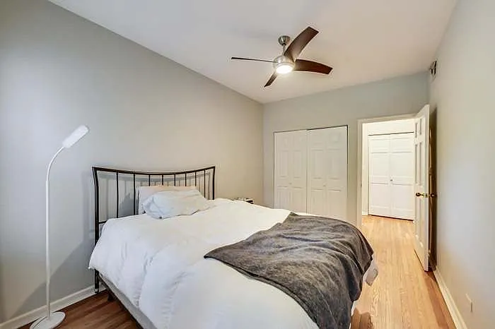 6036 N Kenmore Ave #1 — Photo 1