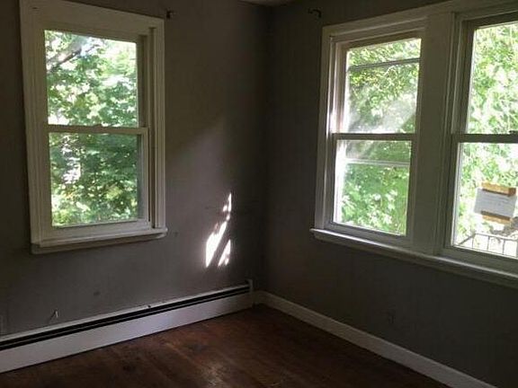 5th image of 179 New York Ave