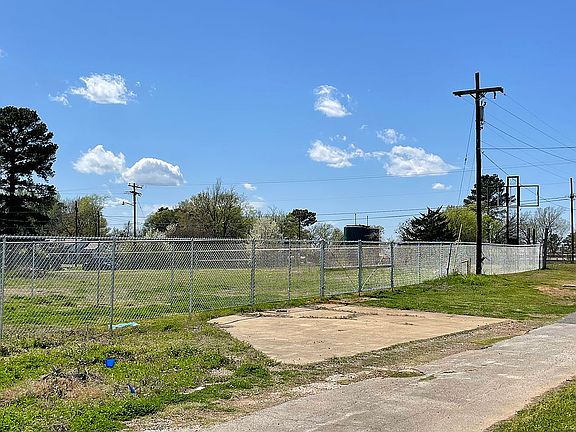 4th image of 2106 E Us Highway 80