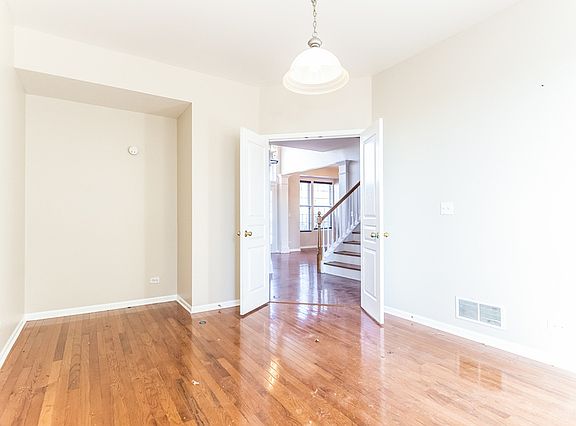 5th image of 24009 W Norfolk Ln