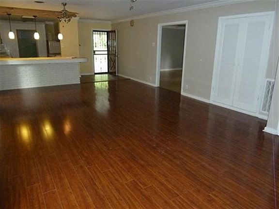 4th image of 11733 Parkwood Dr