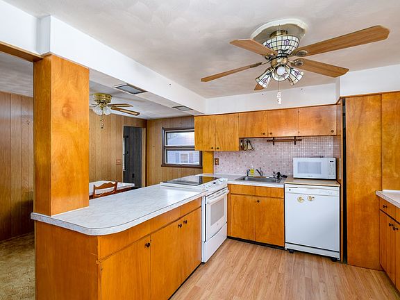 4th image of 1138 Wachusett St