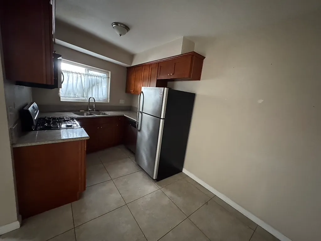 1 bed, 900 sqft, $2,195 — Photo 2