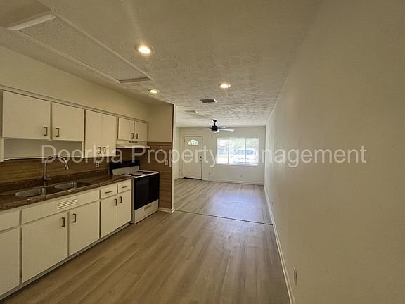 3rd image of 1767 Doloma St