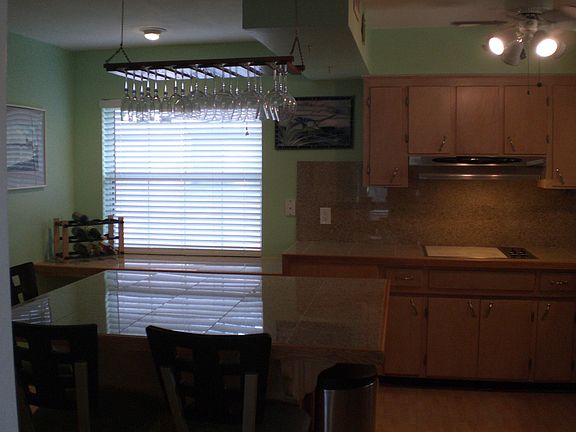 4th image of 861 Emerson Dr