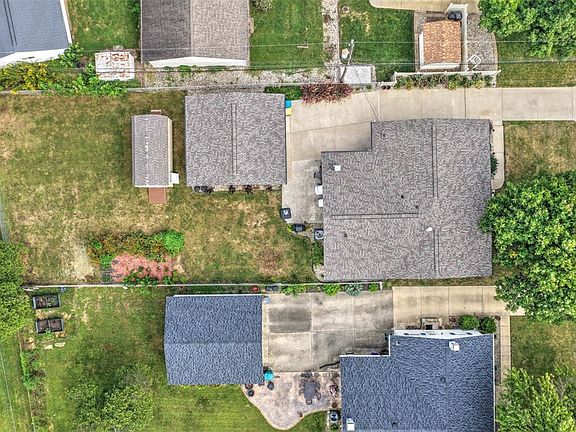 4th image of 114 Columbus Dr