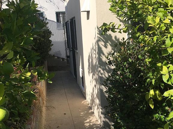 3rd image of 4315 1/2 Marmion Way
