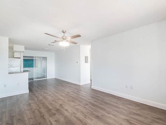 4th image of 859 Courtington Ln #4