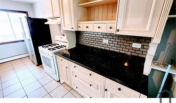 2100 Williamsburg Dr #302 — Photo 9