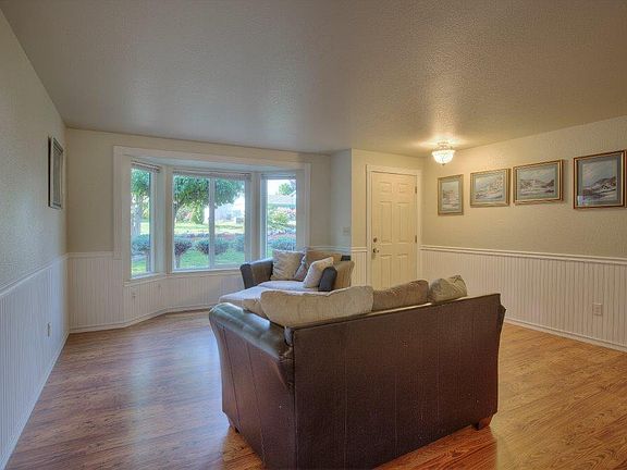 3rd image of 21703 128th St E