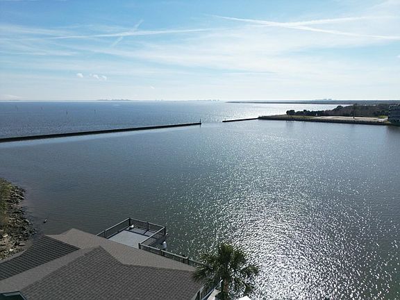 2nd image of 812 Southwind