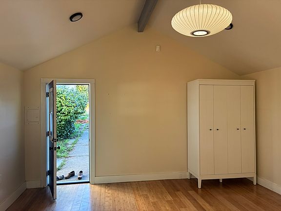 2nd image of 6 Grandview Ave #6