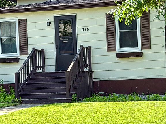 3rd image of 318 2nd St SE