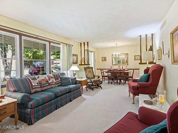 4th image of 2551 Orchard Ln