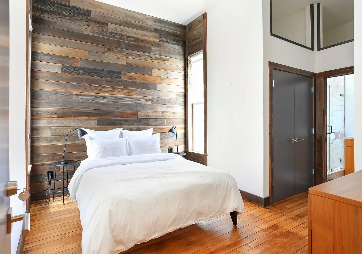 Modern SOMA Private Suite w/ kitchenette in Luxury Community Apartment! — Photo 1