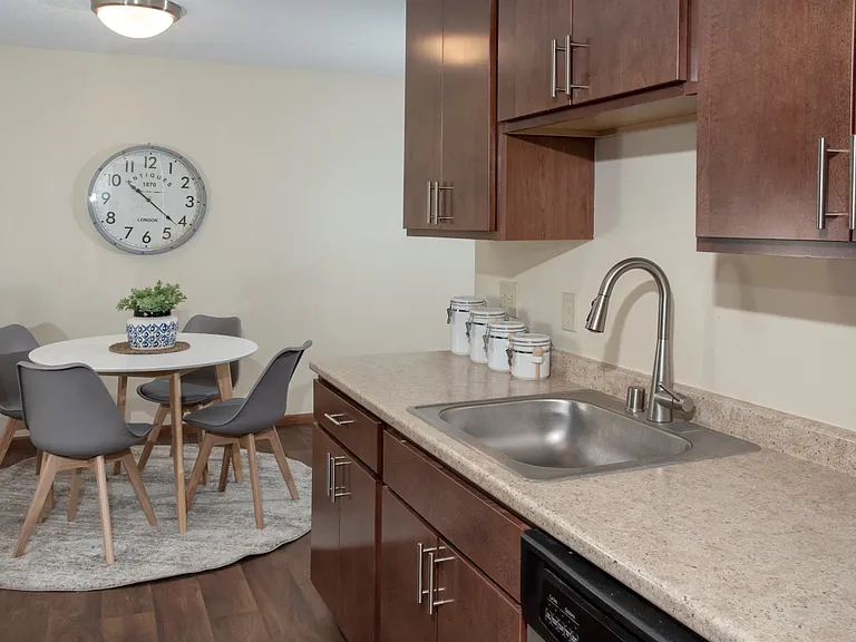 River 10 Apartments — Photo 2