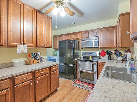 5th image of 2411 Terry Dr