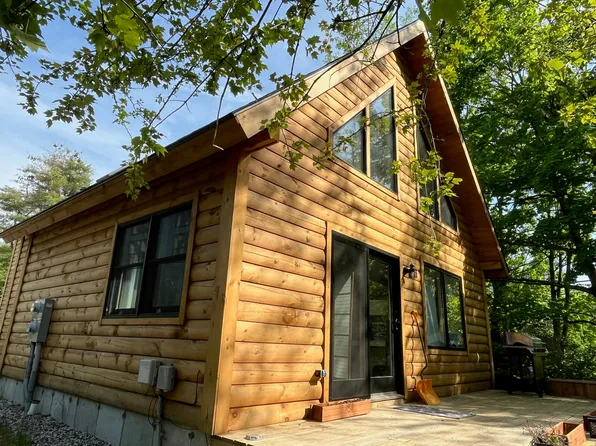 2 Coles Village Rd, Falmouth, ME 04105