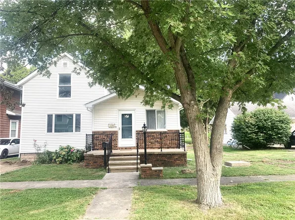 106 S Vine St, Pana, IL 62557