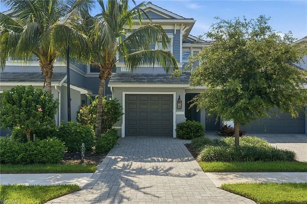 2 bed, 2.0 bath, 1467 sqft, $5,800 — Photo 2