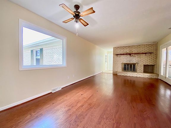 3rd image of 146 Redwood Dr