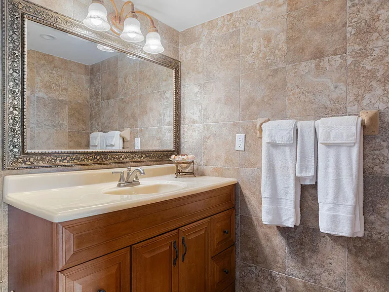 1160 Hillsboro Mile #904 — Photo 30