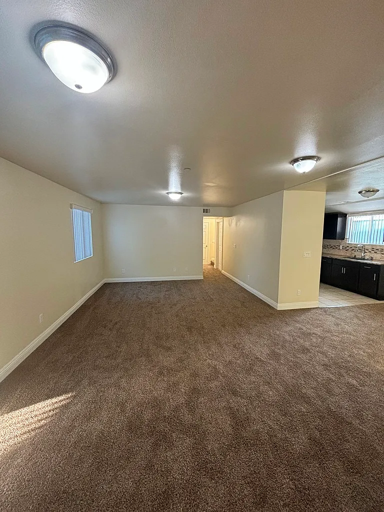 5 bed, 1885 sqft, $4,000 — Photo 2