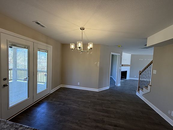 5th image of 122 Anderson Pl