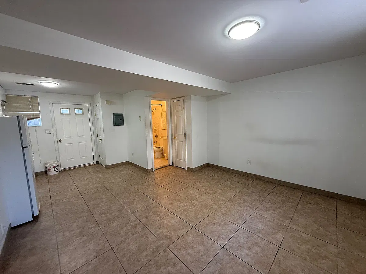 Studio, $1,500 — Photo 3