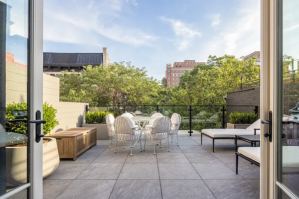 Sold by Compass | media 17