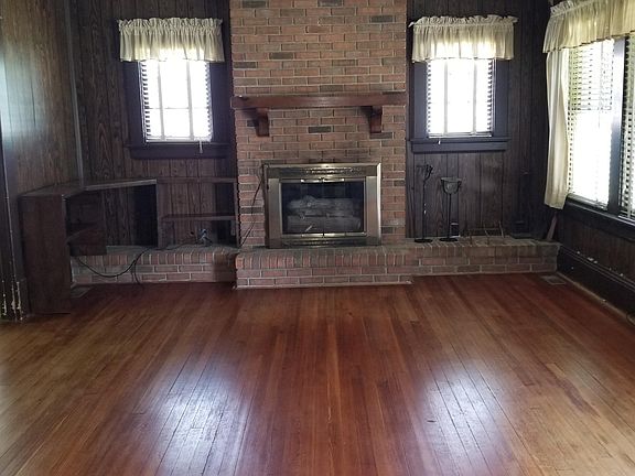 3rd image of 906 S Winstead Avenue
