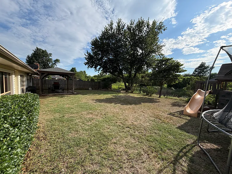 10301 Long Meadow Rd — Photo 13