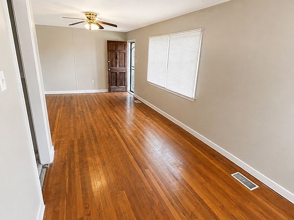 3rd image of 2820 Oak Forest Dr