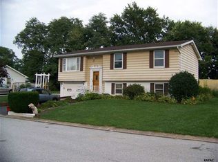 15 E Locust Ln, New Oxford, PA 17350