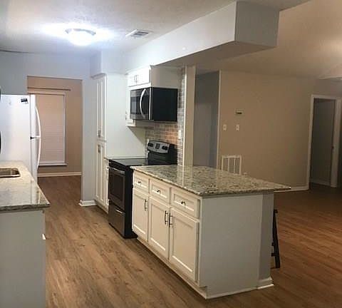 2nd image of 9818 Bayou Woods Dr