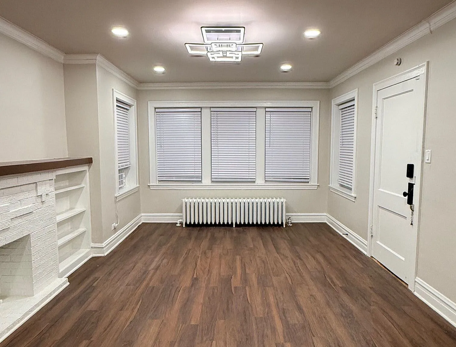3 bed, 2.0 bath, 1100 sqft, $2,350 — Photo 2