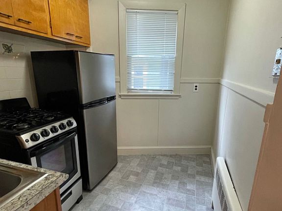 3rd image of 90 Winthrop Shore Dr APT 14