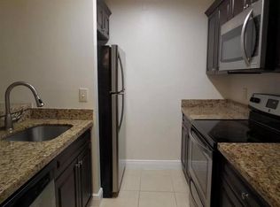 913 Meadows Cir, Boynton Beach, FL 33436