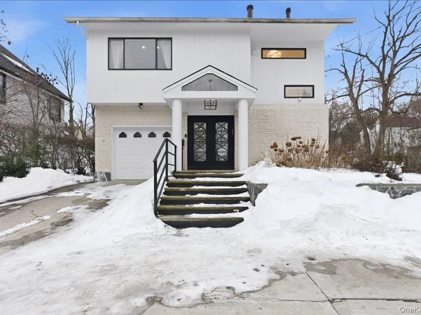 12 Red Brook Road, Great Neck, NY 11024