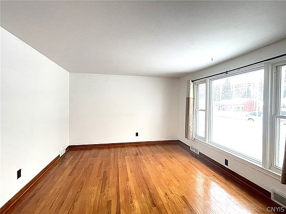 4th image of 121 Wadsworth Rd