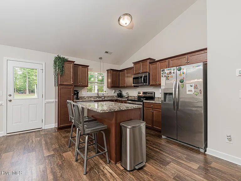 137 Wilburne Dr — Photo 15