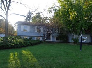 54 Hickory Dr, Lindenhurst, IL 60046
