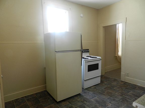 4th image of 1635 E Livingston Ave