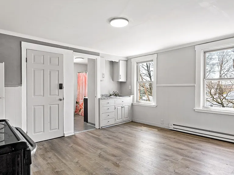 63 W Carpenter St #2F — Photo 2