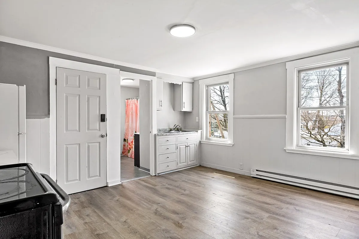 Building Photo - 63 W Carpenter St #2F