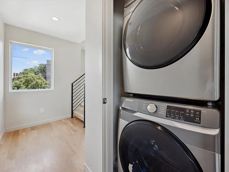 1419 N Irving St — Photo 3