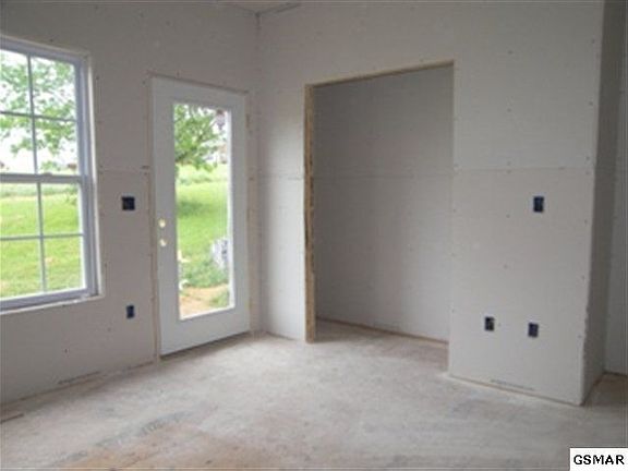 3rd image of 320 Illinois Ave