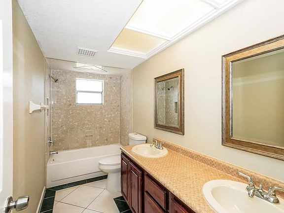 5th image of 8014 Pine Hill Dr